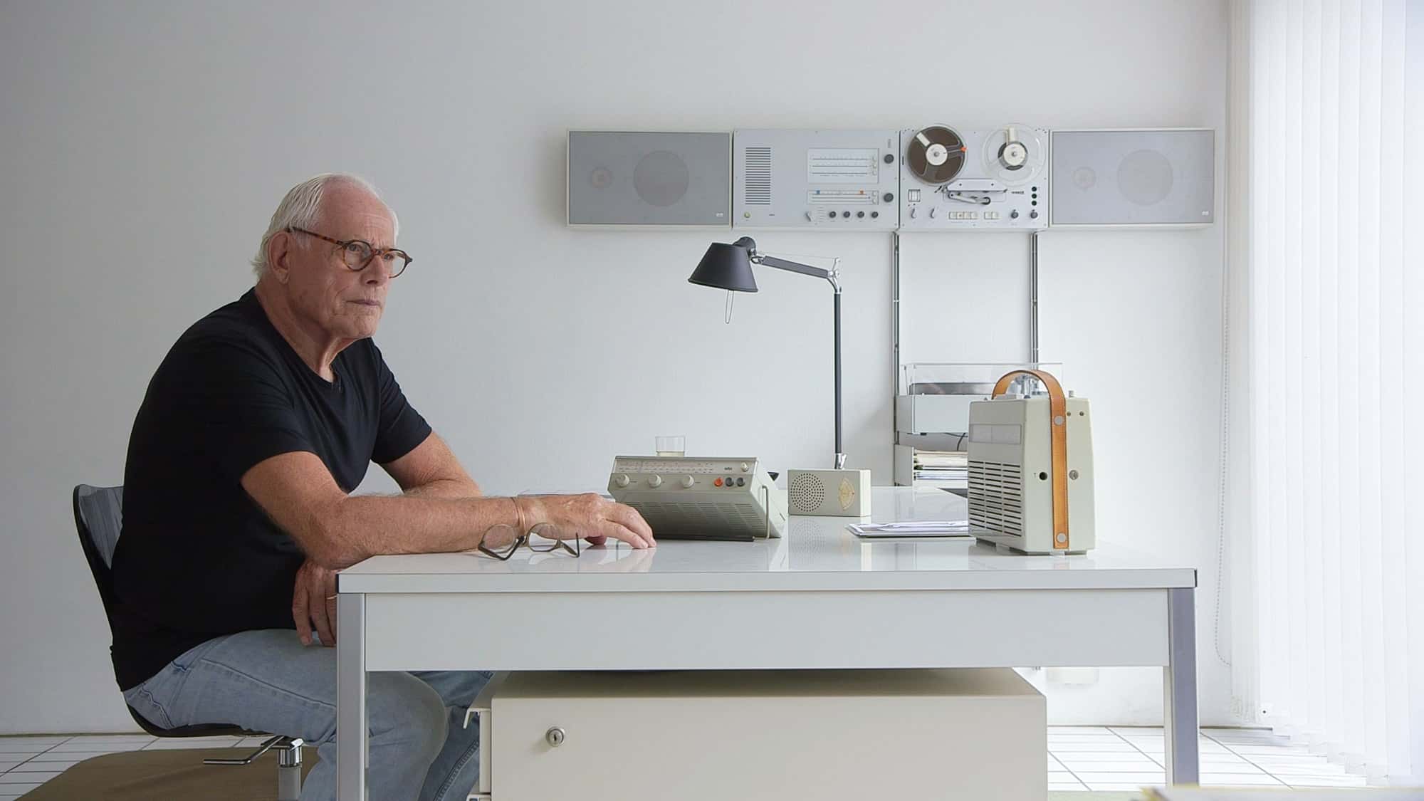 El escritorio minimalista del famoso diseñador industrial Dieter Rams